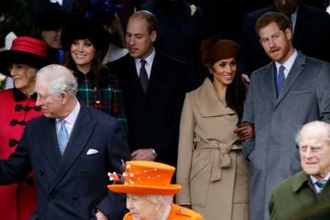 Queen to ‘CANCEL Christmas Day walkabout amid fears it could become Omicron super spreader event’