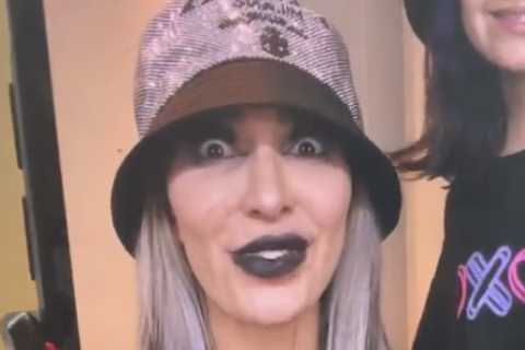 Teen Mom Farrah Abraham looks unrecognizable with BLACK lipstick in ’emo makeover’ with daughter..