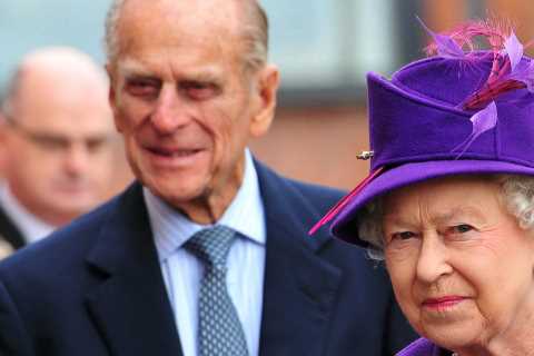 Royal Family ‘won’t let the Queen spend Christmas alone’ as she spends first festive season without ..