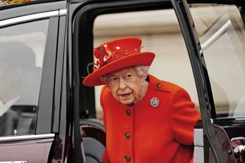 Queen suffers Christmas blow with party plans in chaos as Covid forces Princess Anne to cancel