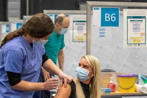 Omicron: AstraZeneca and Oxford begin work on Covid vaccine designed to bust mutant variant driving ..