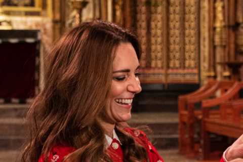 Kate Middleton ties bows on Christmas tree at Westminster Abbey ahead of televised carol concert