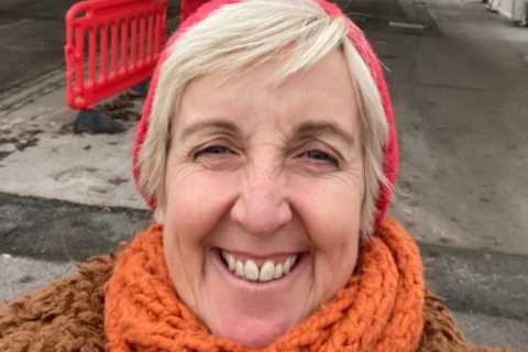 Coronation Street legend praised by fans as she volunteers at Covid booster jab centre