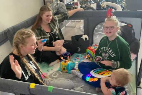 Sister Wives’ Christine Brown shares photo of kids Ysabel, Mykelti &amp; Truely inside $1M Utah pad ..
