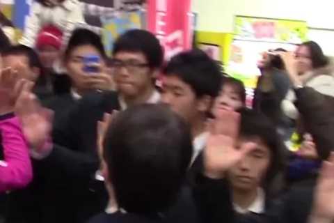 Liverpool star Minamino held Guinness World Record for most high-fives in a minute and wants to..