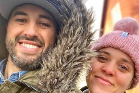 Jinger Duggar goes makeup free as she kicks off Christmas celebrations with husband Jeremy Vuolo..