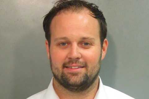 Josh Duggar is ‘left out of jail’s Christmas festivities’ as he sits alone in cell eating turkey,..