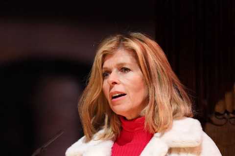 Kate Garraway praised by fans as she bravely performs reading in front of the Royals despite..