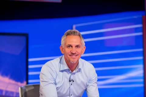 What time is Match Of The Day on Boxing Day, and what matches are on stacked Festive Show