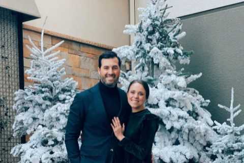 Jinger Duggar celebrates Christmas far away from family after she slammed brother Josh for child..