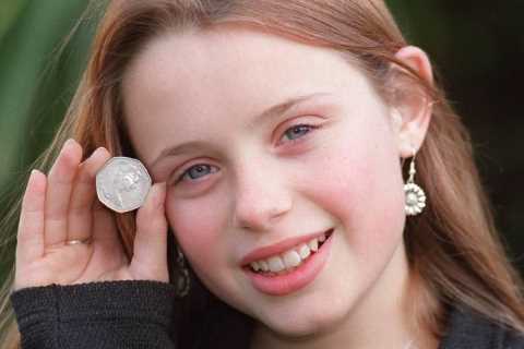 The Queen’s Nose actress Victoria Shalet unrecognisable 26yrs later after career change
