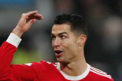 Ronaldo ‘offers himself to Barcelona and has contacted Xavi and Pique over transfer exit as he is..