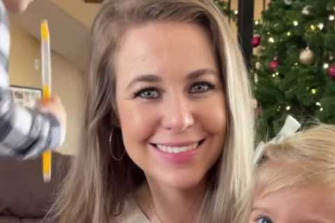 Duggar rebels Jinger &amp; Jill ditch family’s Christmas day festivities as other sisters attend..