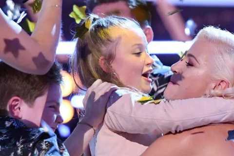 What does the winner of The Voice Kids 2021 get?