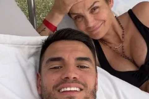 Ex-Man Utd keeper Sergio Romero set to become a dad for fourth time as pregnant wife shows off baby ..