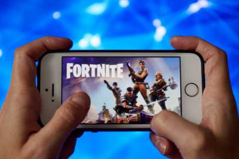 Fortnite down AGAIN after server issues left players unable to log in during Winterfest 2021