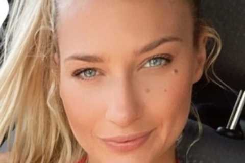 Boxing beauty Ebanie Bridges rages at Instagram after saucy New Year snap results in warning..