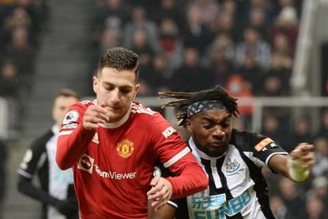 Diogo Dalot agrees with Gary Neville’s ‘whinge bags’ criticism and tells Man Utd team-mates to..