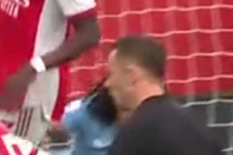 ‘He’s in his way!’ – Ian Wright rages at ref Attwell for blocking Martinelli from taking clear shot ..