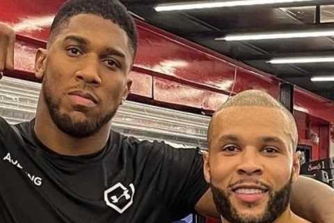 Watch Anthony Joshua spar with cruiserweight champion Lawrence Okolie in Dubai training camp for..
