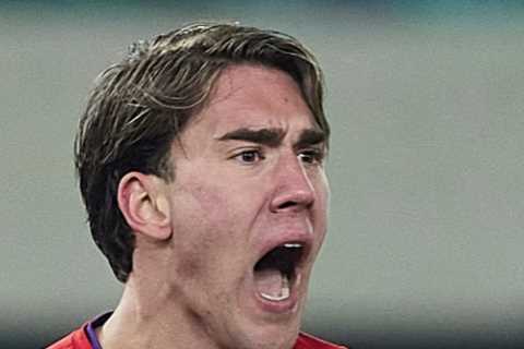 Dusan Vlahovic ‘snubs Arsenal transfer for more ambitious club’ after agents ‘wouldn’t even return..