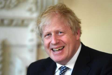 Britain can ‘ride out’ the Omicron wave without any new curbs amid record 218,000 cases, says Boris ..