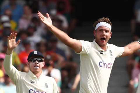 Stuart Broad takes five-wicket haul as England pummelled by Australia batsman in Fourth Ashes Test..