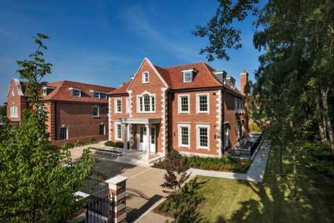 Inside The Apprentice’s £17million mansion with hot tub, cinema room and bar