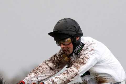 Constitution Hill storms to the head of the betting Supreme betting with Sandown romp