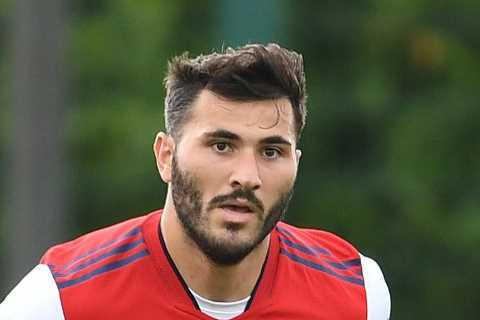 Arsenal’s forgotten man Sead Kolasinac ‘holds talks with Marseille over free transfer in summer’