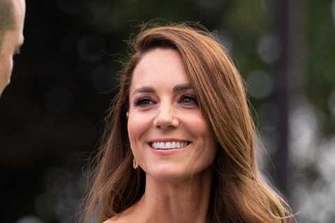 How old is Kate Middleton, who are her siblings James and Pippa and who are her parents?