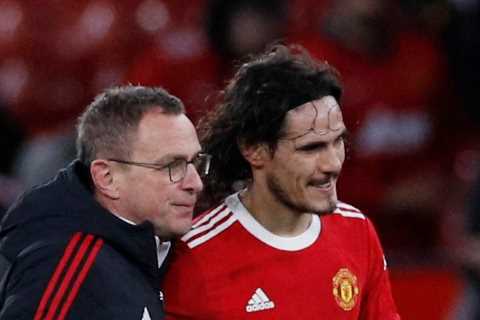 Man Utd star Edinson Cavani vows to stick with club a be a role model for young stars after meeting ..