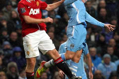 Man Utd stars laughed at Scholes for ‘snide’ £50 boots when he returned as he couldn’t ask Nike due ..
