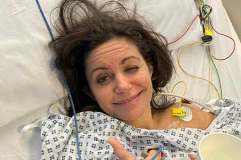 The Sun’s Deborah James shares brave pic recovering on hospital bed after nearly dying in..
