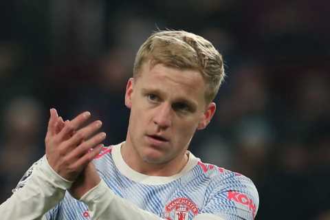Man Utd outcast Donny van de Beek ‘rejects Newcastle loan transfer because midfielder doesn’t fancy ..