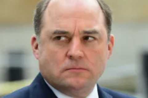 UK arms Ukraine with deadly missiles to combat Putin’s tanks as Defence Sec invites Russia for..