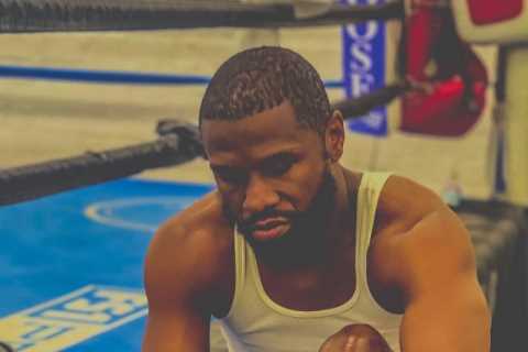 ‘No breaks at all’ – Floyd Mayweather, 44, hits pads for 20 minutes straight with no rest as US..