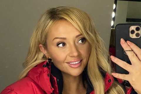 Returning Corrie star Kimberly Hart-Simpson sends fans wild posting first look at her cobbles..