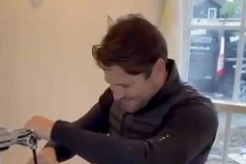 Mark Wright reveals incredible BAR in new mega-mansion as he downs pint of Heineken with builders