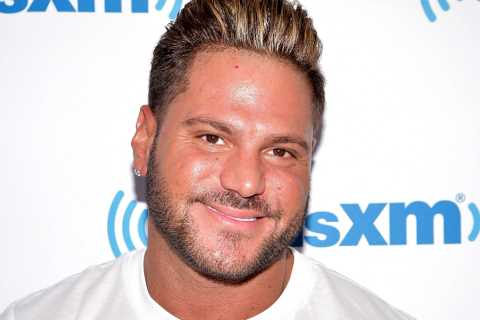 Jersey Shore’s Ronnie Ortiz-Magro appears to SPLIT from fiancé Saffire as she ditches ring &amp;..