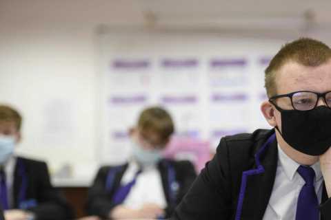 Schools to bring back face masks if Covid cases are high in their area