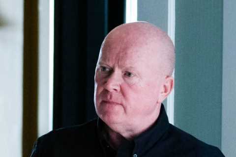 EastEnders spoilers: Phil Mitchell makes shocking decision as he hands over the keys to his..