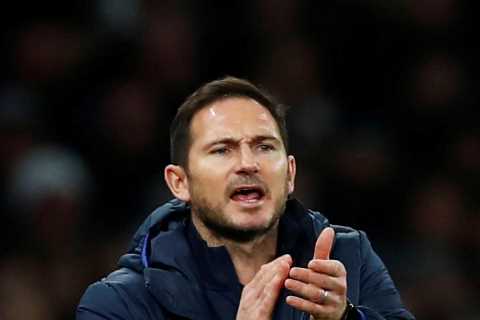 Frank Lampard wants Chelsea coach Anthony Barry to join him at Everton if he lands Goodison Park..