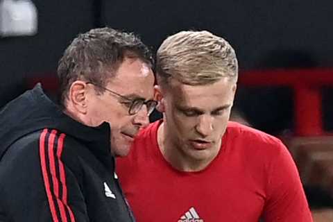Man Utd flop Donny van de Beek ‘begging to leave Old Trafford’ as loan transfer to Crystal Palace..