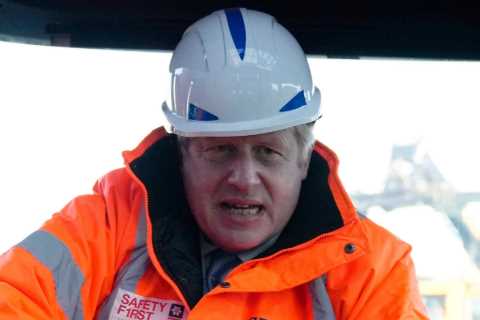 Boris Johnson demands Putin ‘steps back from the brink’ and says Russian invasion of Ukraine will..