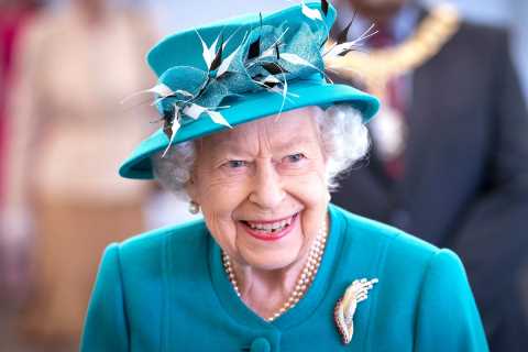 Thousands of Queen’s Platinum Jubilee merchandise printed with major error