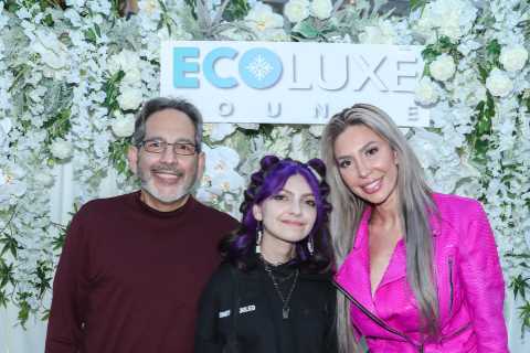 Teen Mom Farrah Abraham ripped for letting daughter Sophia, 12, dye hair purple &amp; wear makeup..