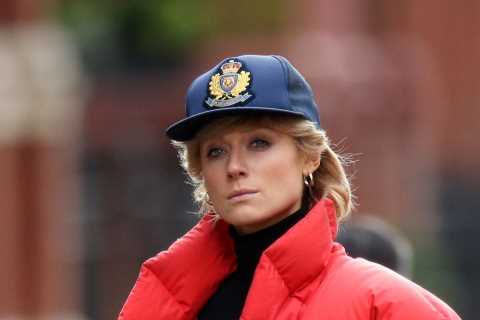 The Crown’s Elizabeth Debicki looks just like Princess Diana on set and wears replica ring William..