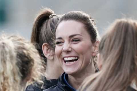 Kate Middleton grins as she joins England rugby training session after taking over Prince Harry’s..