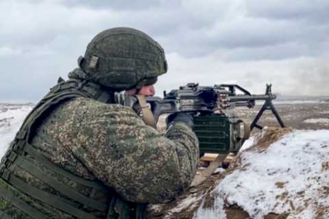 Boxing legend Wladimir Klitschko signs up to Ukrainian army as Vladimir Putin gears towards..